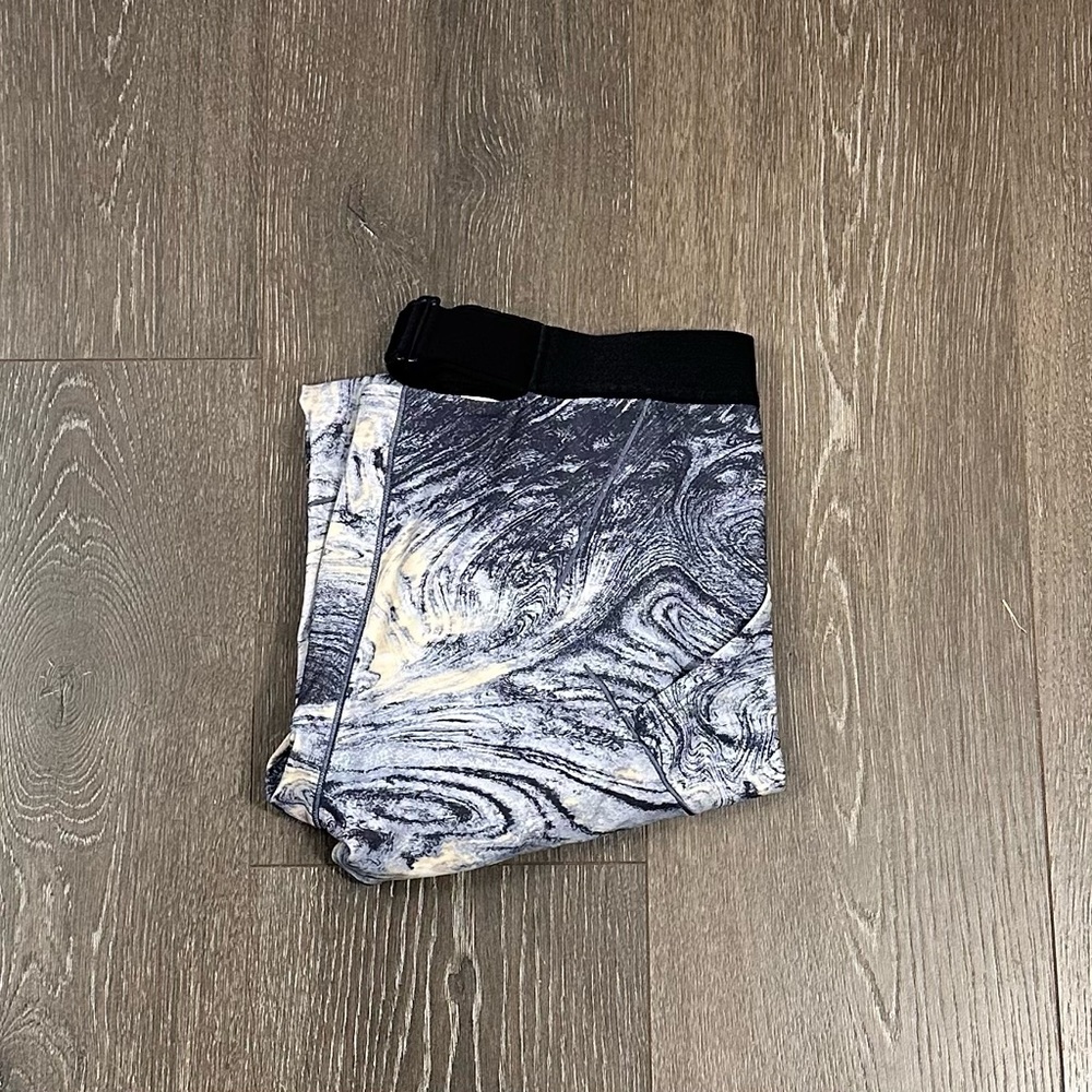 Lululemon Lab Esker Tight Sz 6